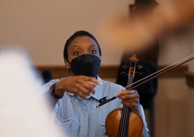 professor of violin Tai Murray instructs student Tristan Siegal during a lesson