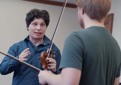 Augustin Hadelich instructs a student during a lesson